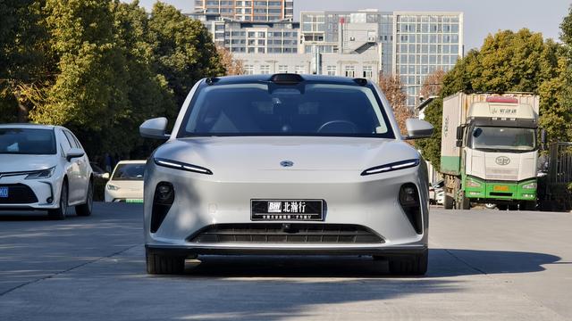 NIO ET5