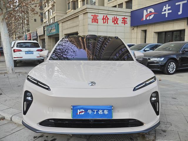 NIO ET5