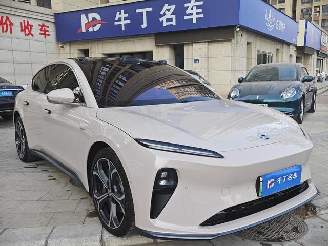 NIO ET5