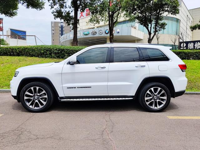 Jeep Grand Cherokee (imported)