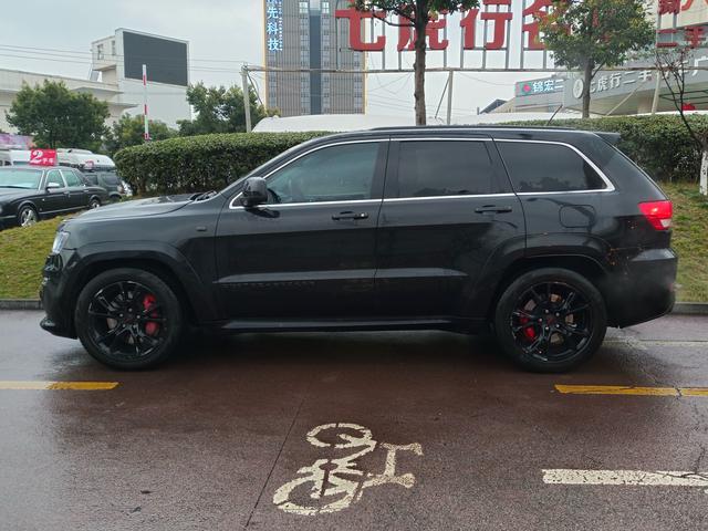 Jeep Grand Cherokee SRT