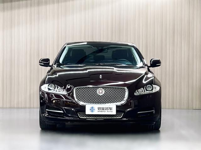 Jaguar XJ