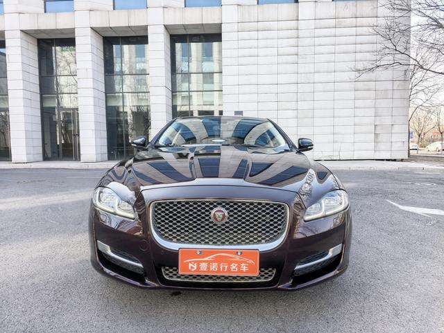 Jaguar XJ