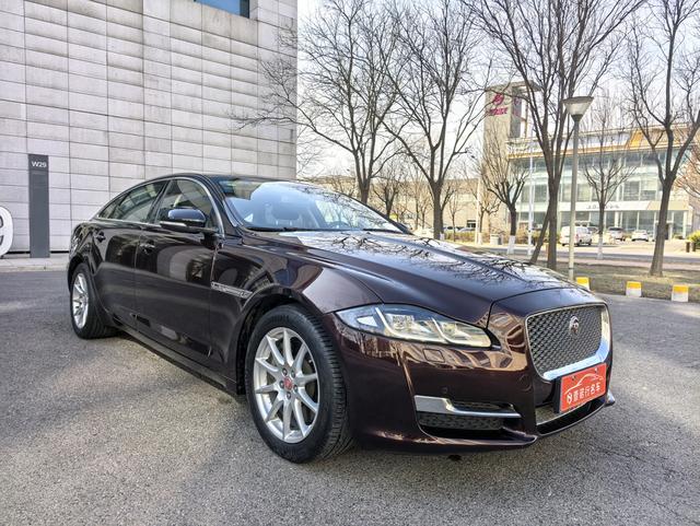 Jaguar XJ