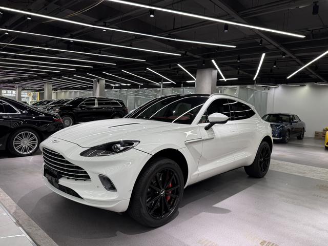 Aston Martin DBX