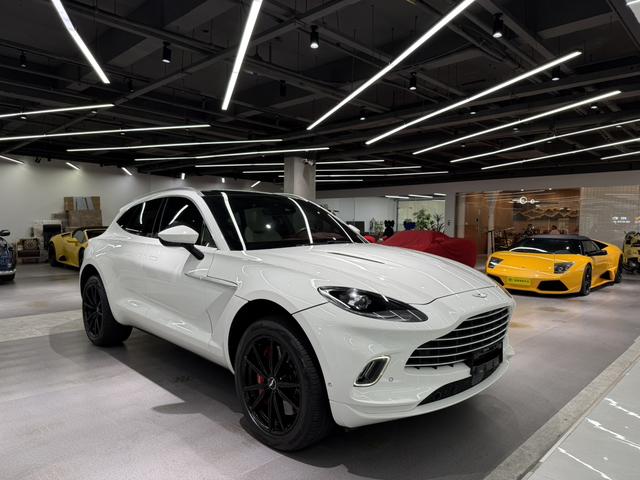 Aston Martin DBX