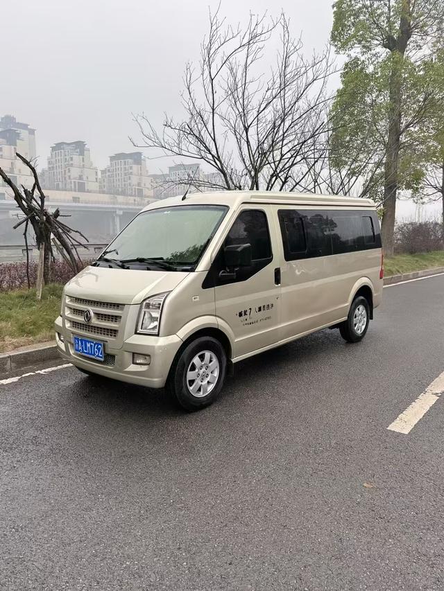 Dongfeng Xiaokang C37