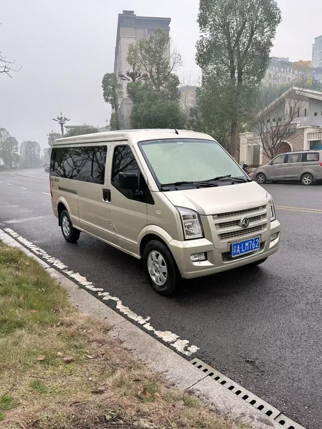 Dongfeng Xiaokang C37