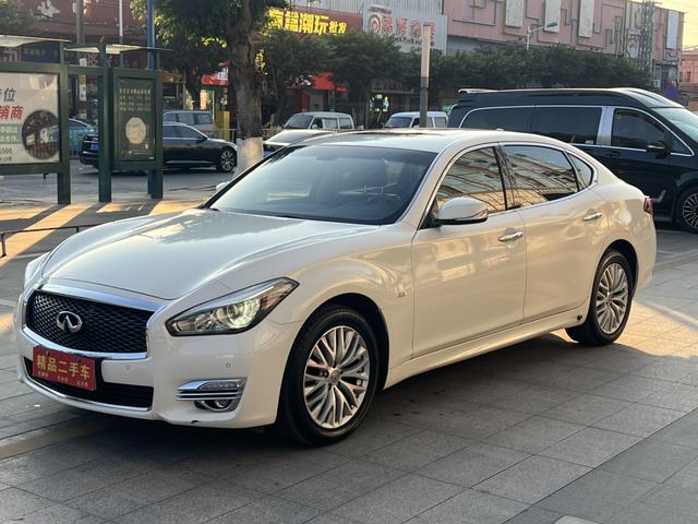 Infiniti Q70