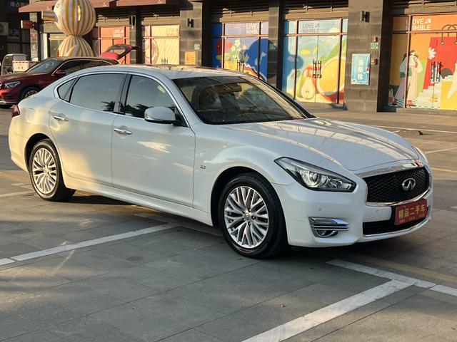 Infiniti Q70