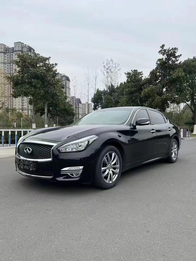 Infiniti Q70