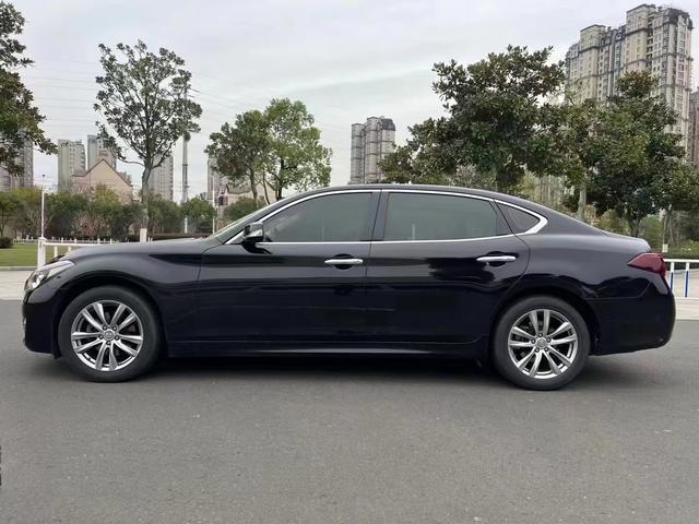 Infiniti Q70