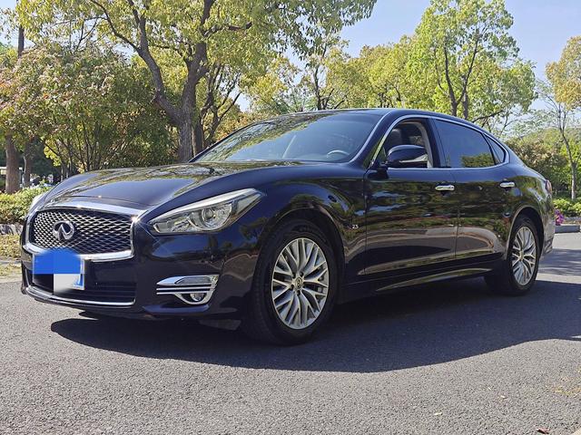 Infiniti Q70