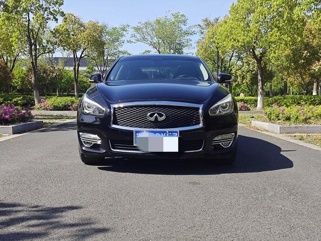 Infiniti Q70