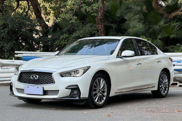 Infiniti Q50L