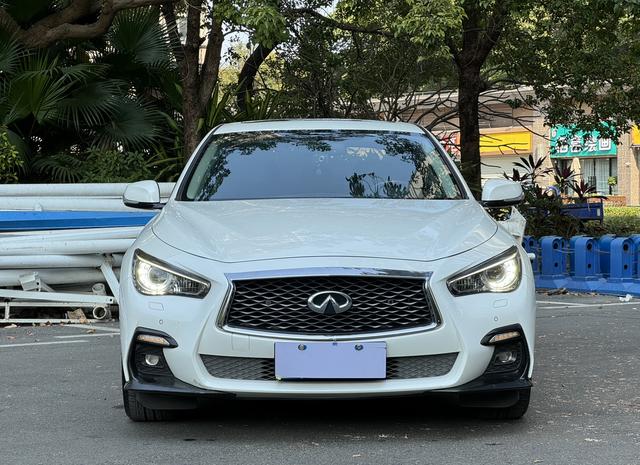 Infiniti Q50L