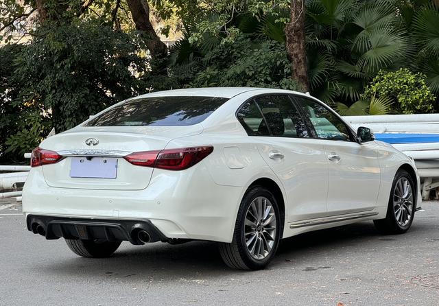 Infiniti Q50L