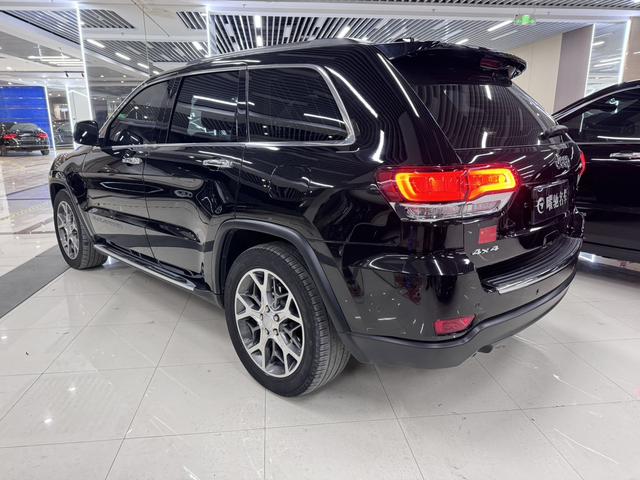 Jeep Grand Cherokee (imported)