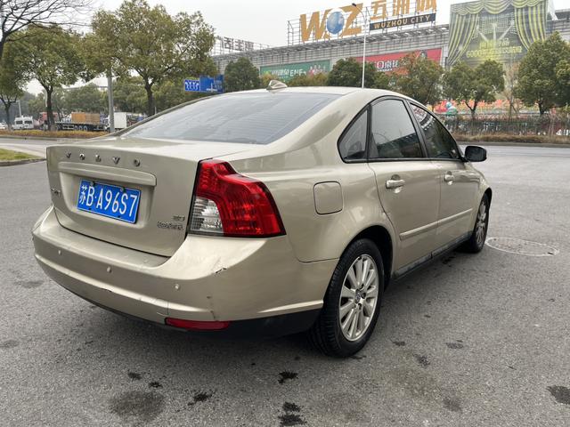 Volvo S40