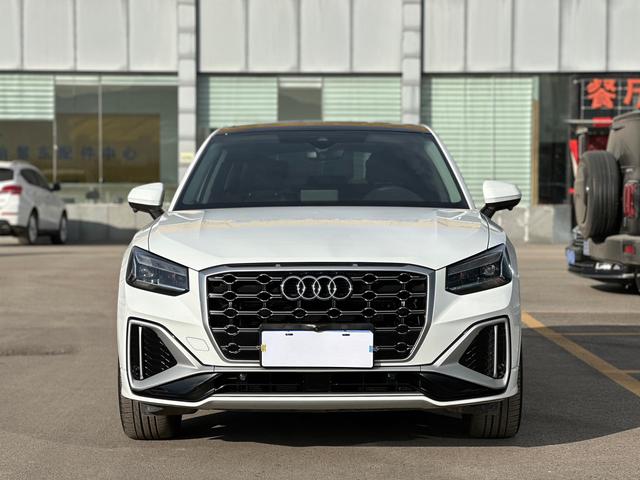 Audi Q2L