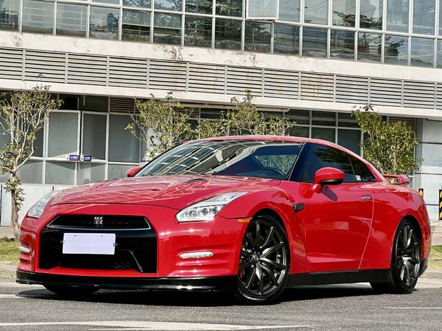 Nissan GT-R