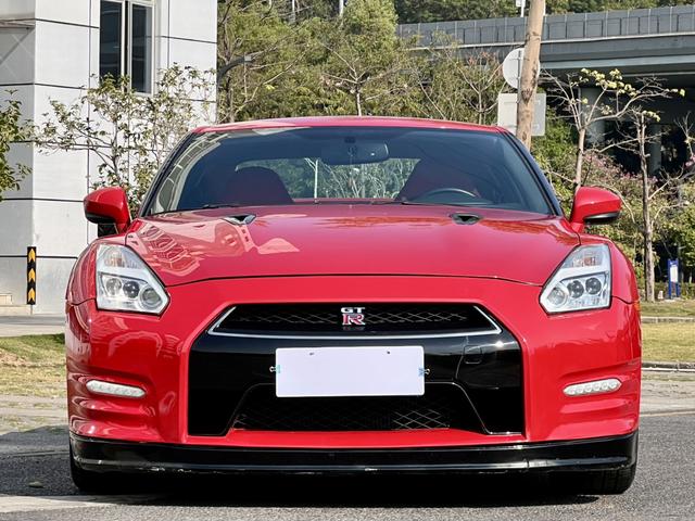 Nissan GT-R