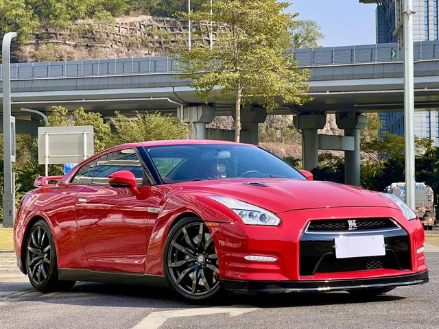 Nissan GT-R