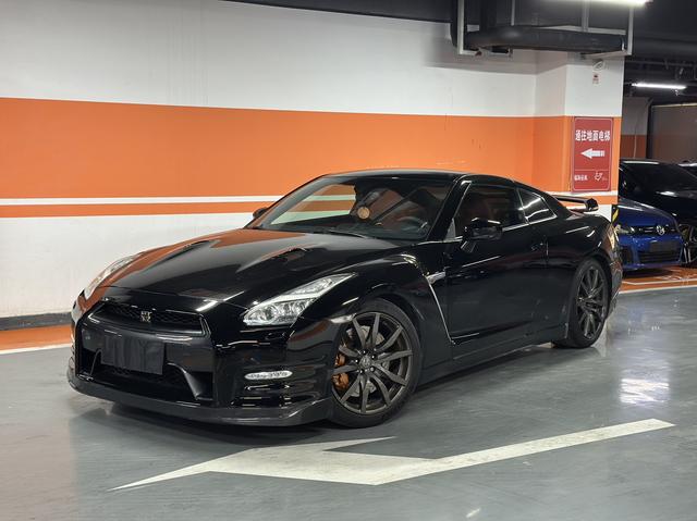 Nissan GT-R