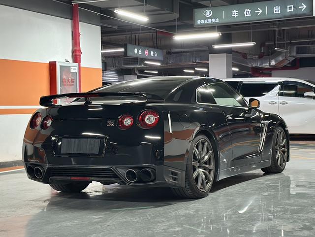 Nissan GT-R