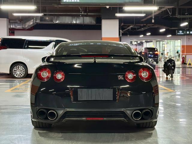 Nissan GT-R