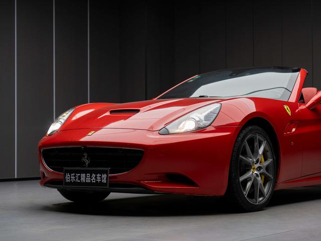 Ferrari California T