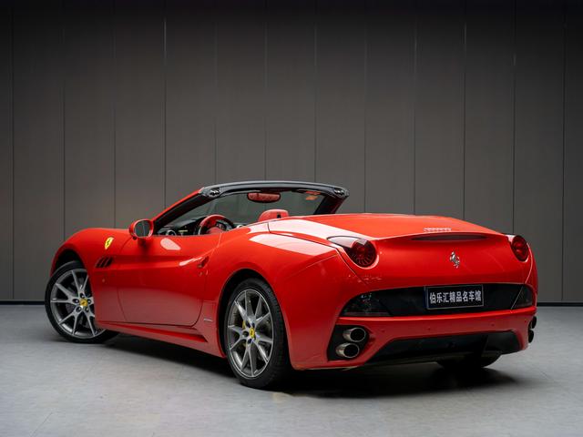 Ferrari California T