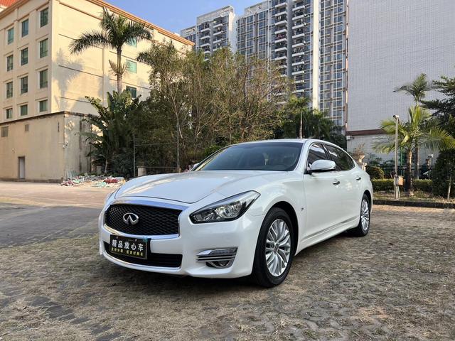 Infiniti Q70