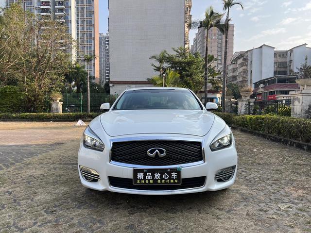 Infiniti Q70