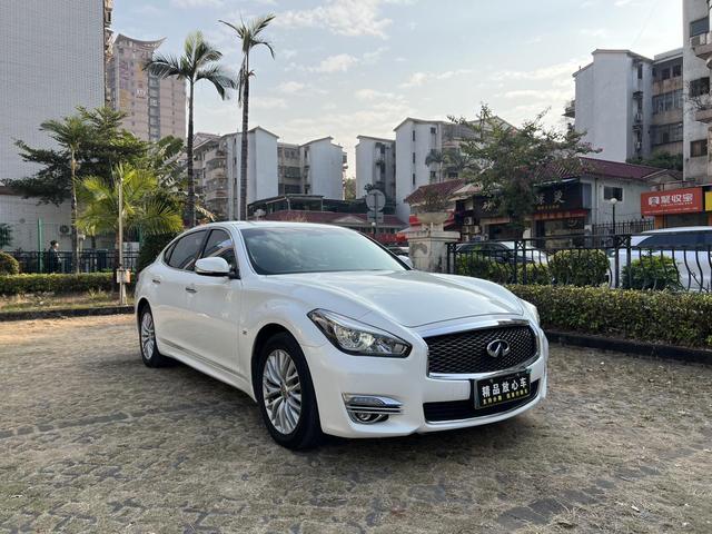 Infiniti Q70