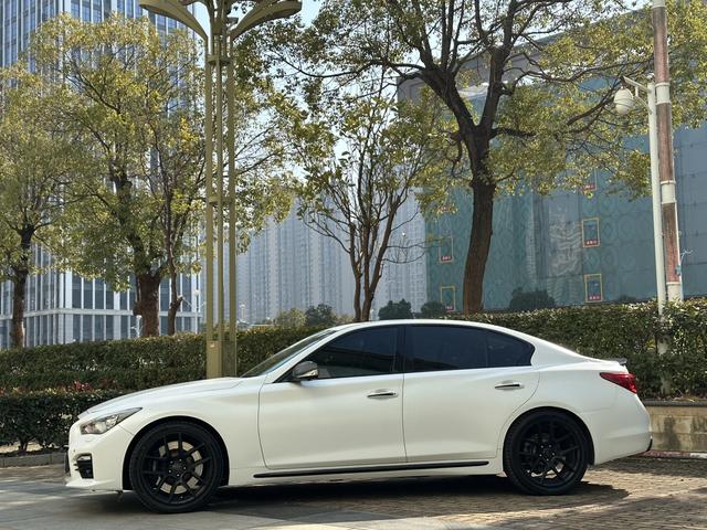 Infiniti Q50L