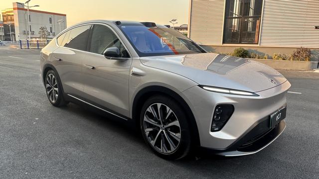 NIO EC7