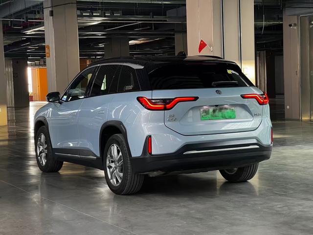 NIO ES6