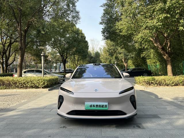 NIO ET5