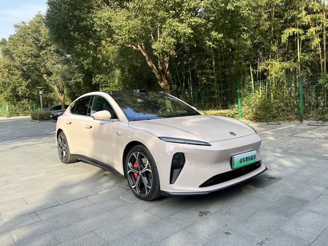 NIO ET5