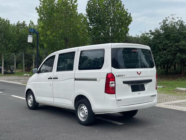 Wuling Rongguang V