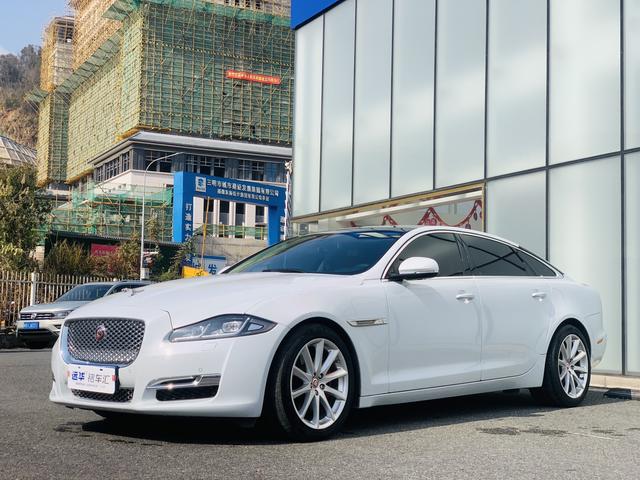 Jaguar XJ