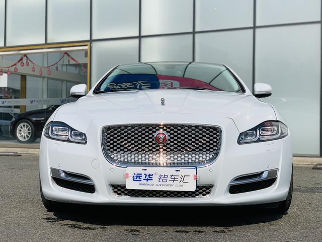 Jaguar XJ