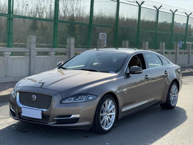 Jaguar XJ