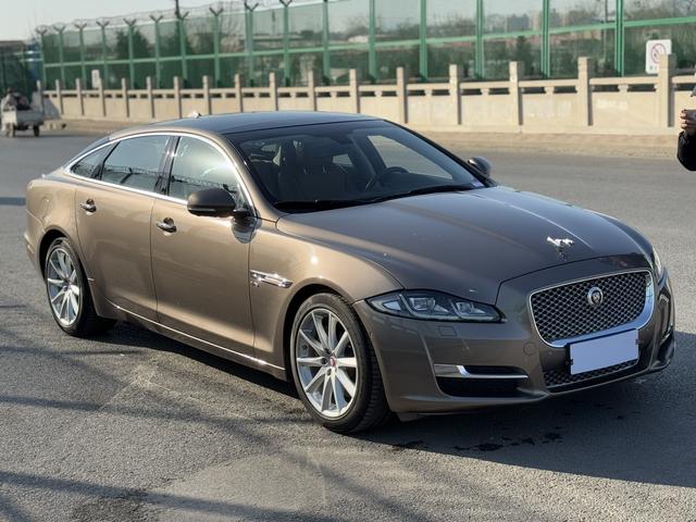 Jaguar XJ