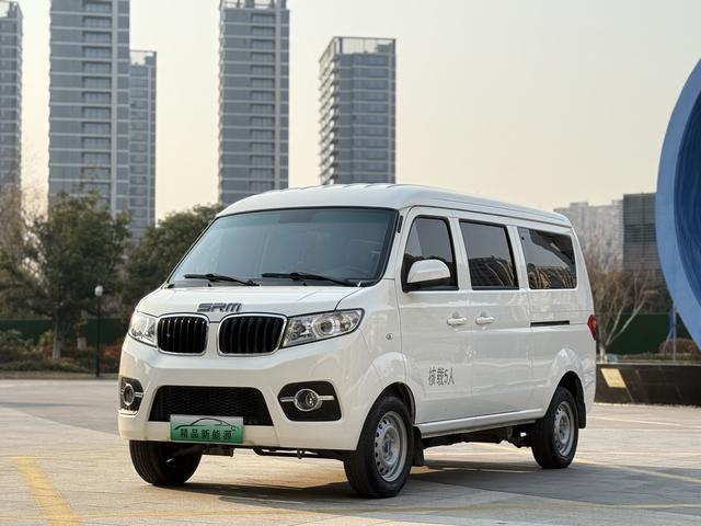 SRM Xinyuan Hiace EV