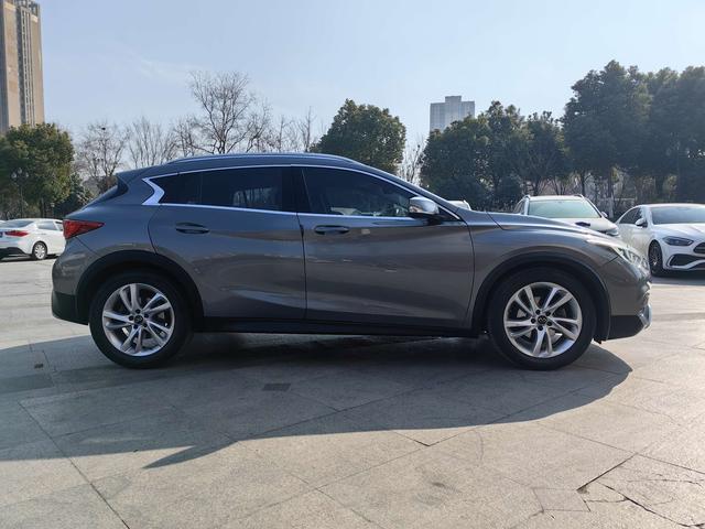 Infiniti QX30