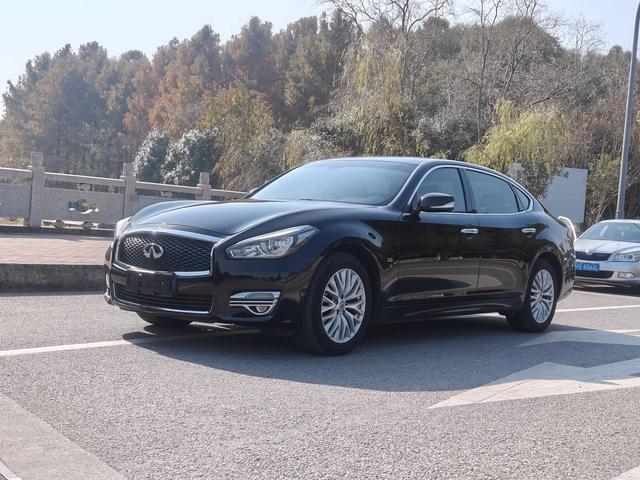 Infiniti Q70