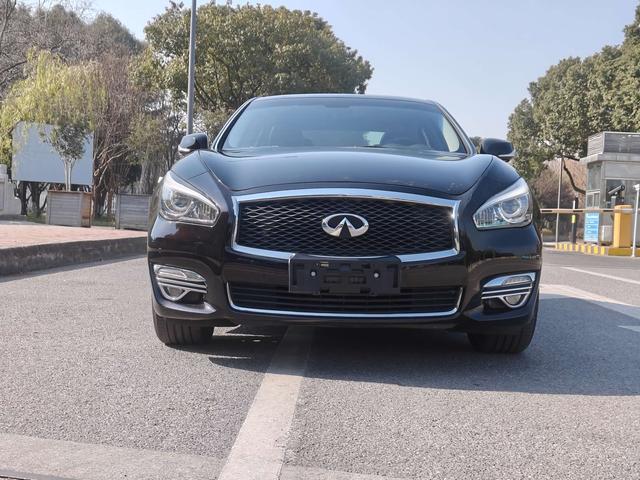 Infiniti Q70