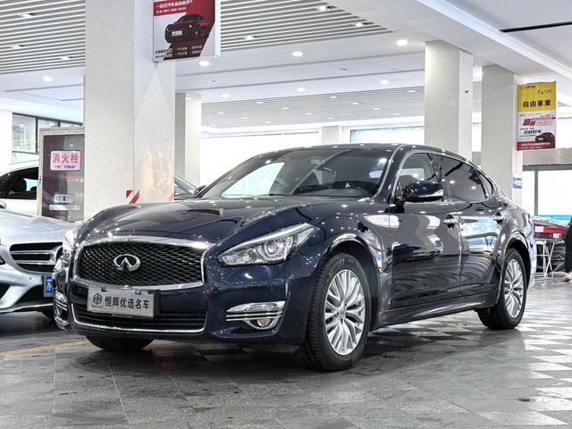 Infiniti Q70